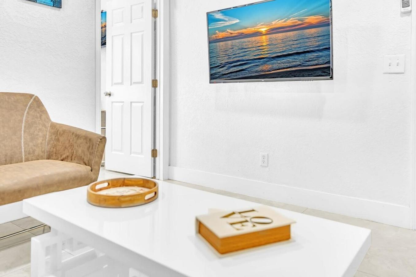 Boutique One Bdrm Close To Aventura Mall & Beach Hallandale Beach Exterior photo